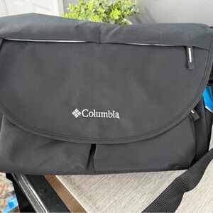 Columbia Diaper Bag with thermal bottle compartment large. Black